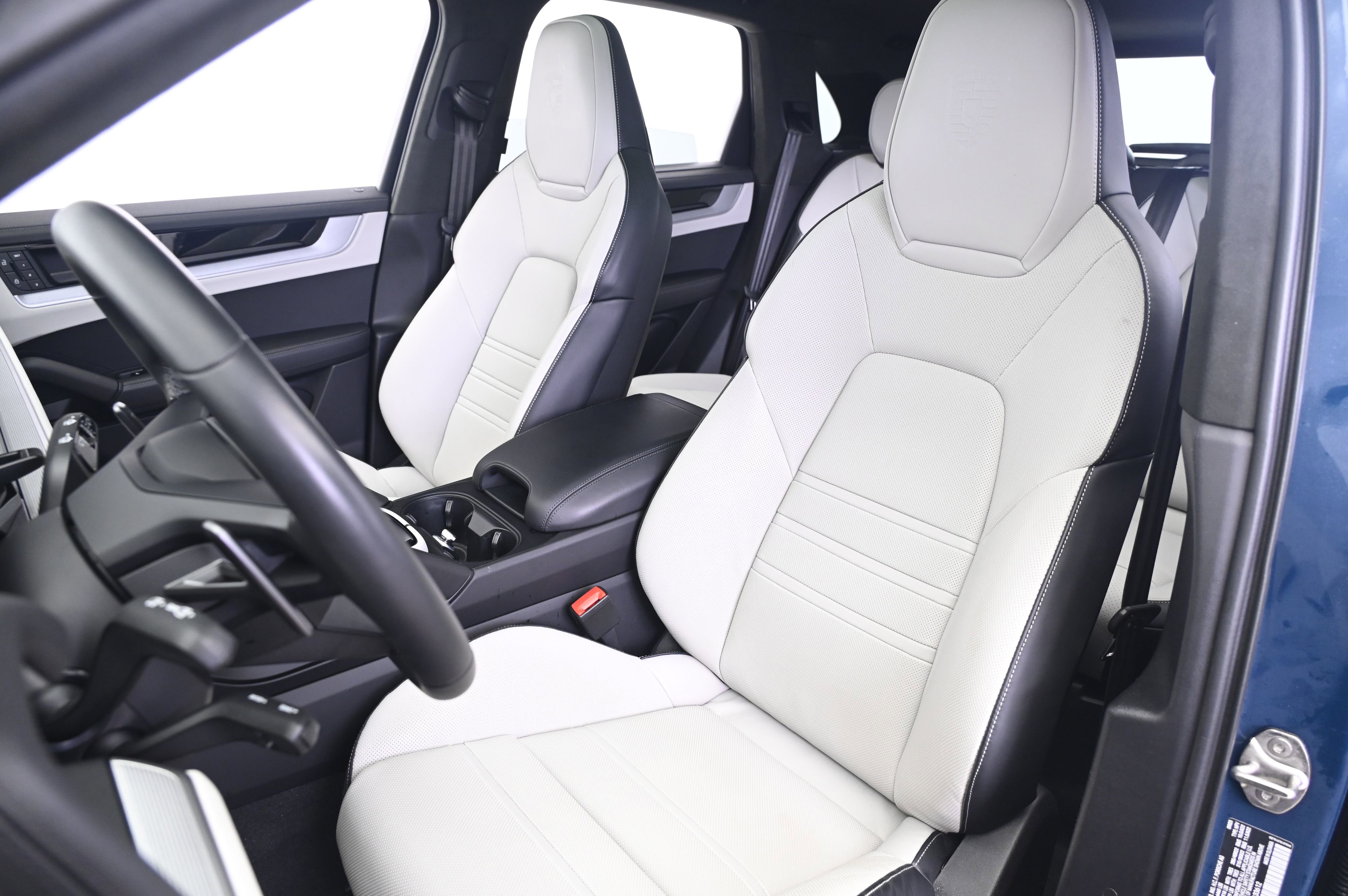 Certified 2024 Porsche Cayenne S image 5