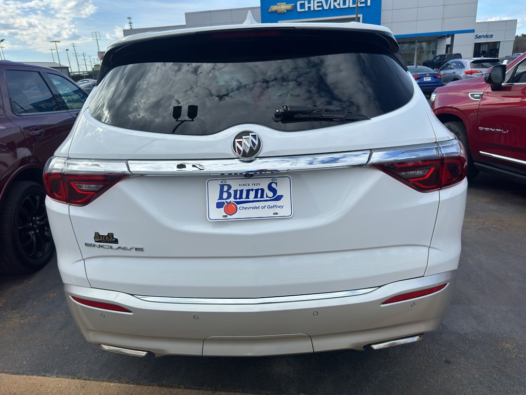 Used 2023 Buick Enclave Essence image 5