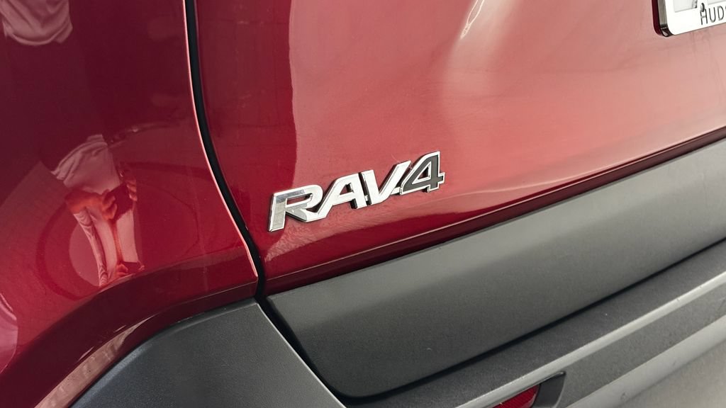 Used 2021 Toyota RAV4 XLE Premium AWD/4WD image 7