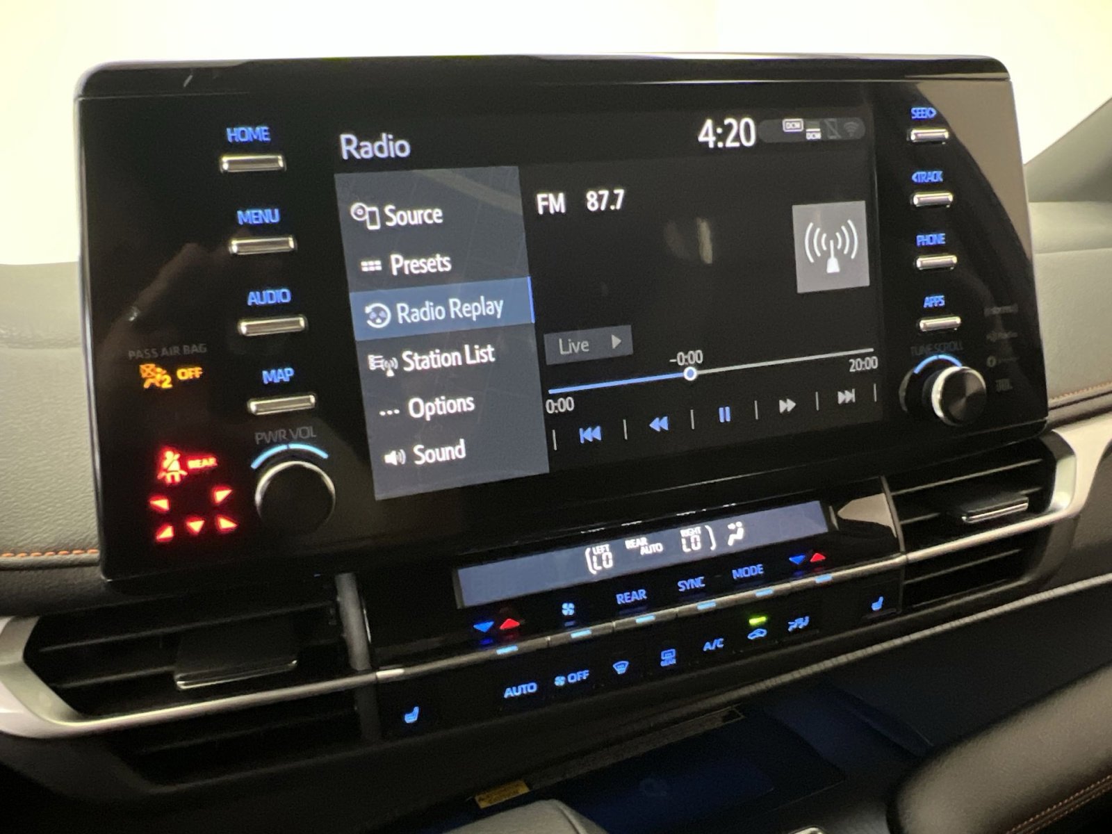Used 2023 Toyota Sienna XSE w/ XSE Plus Package AWD/4WD image 17