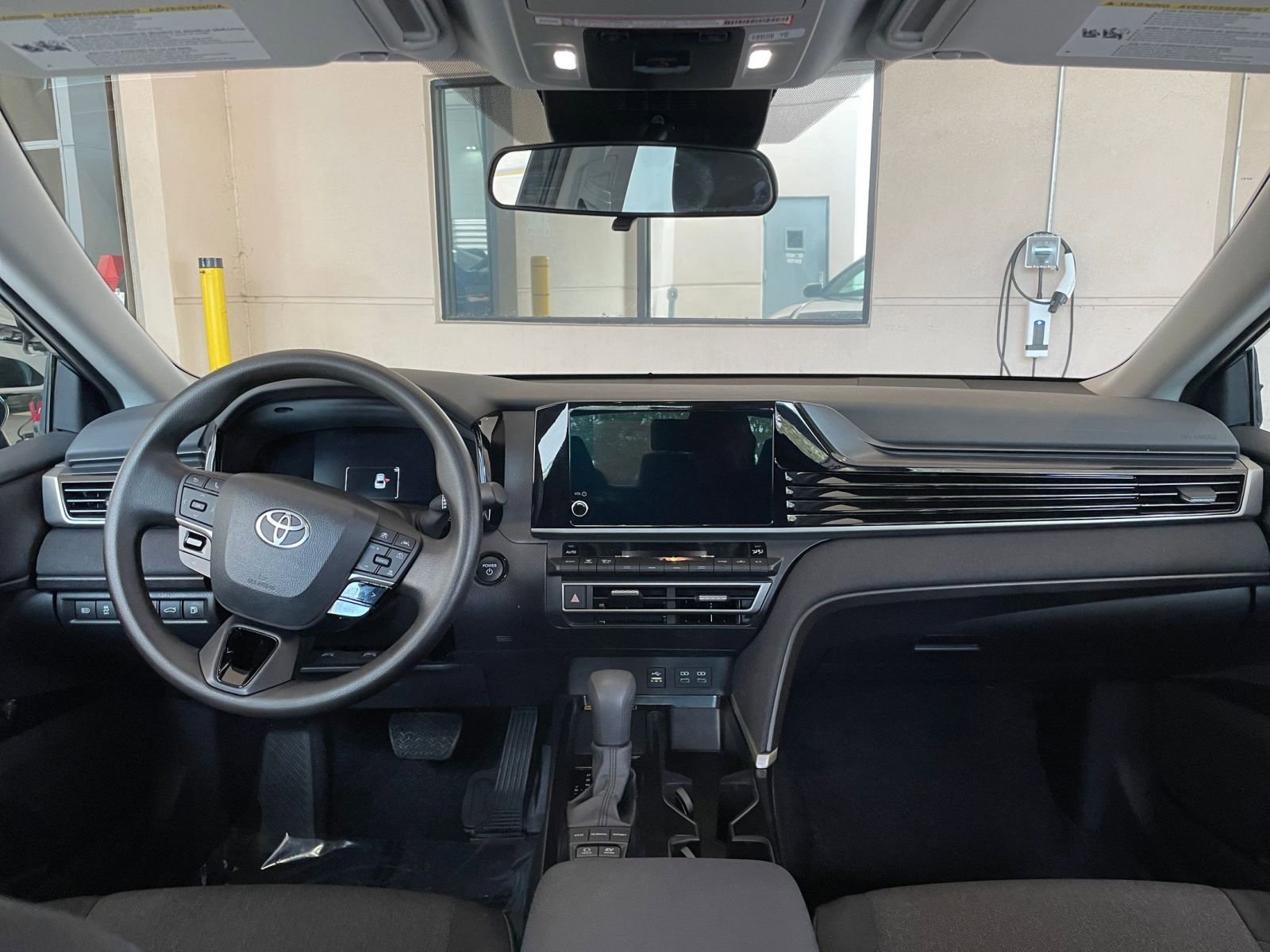 Used 2025 Toyota Camry LE image 27