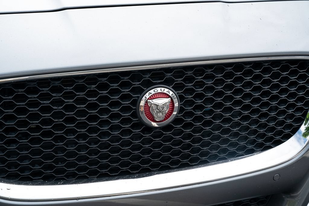 Used 2020 Jaguar XF Premium RWD image 6