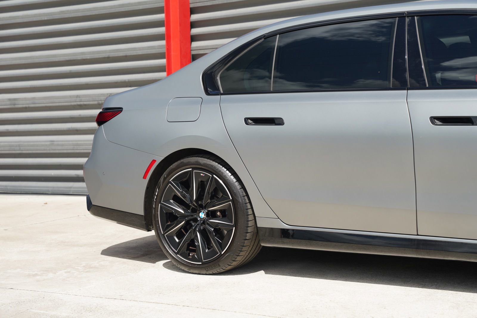 Used 2023 BMW 760i xDrive w/ Luxury Rear Seating Package image 3