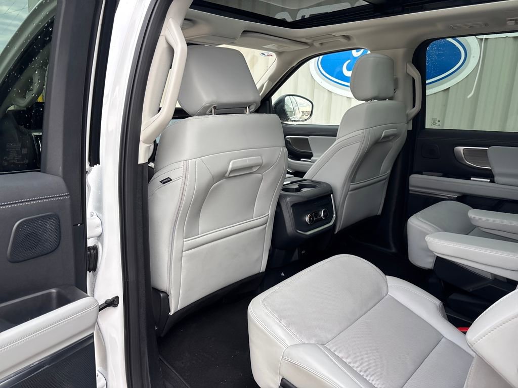 Used 2025 Ford Expedition Max Platinum w/ Driver's Package image 28