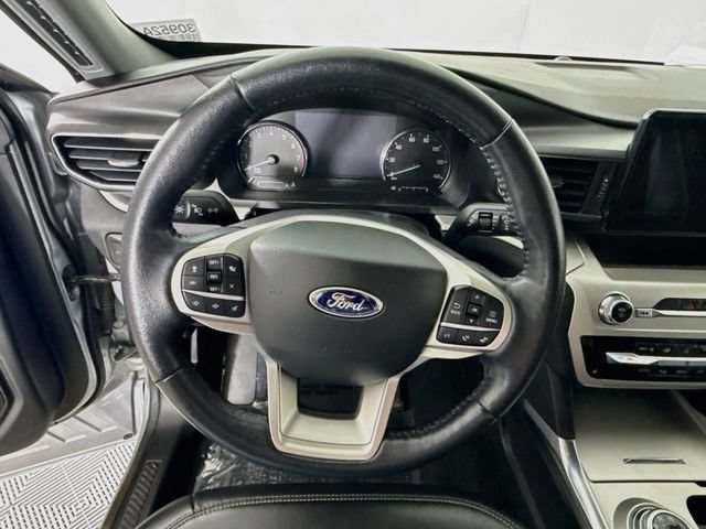 Used 2022 Ford Explorer XLT w/ Equipment Group 202A AWD/4WD image 11