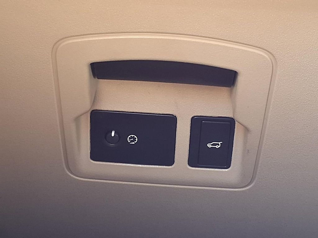 Used 2021 Land Rover Range Rover Velar R-Dynamic S image 16