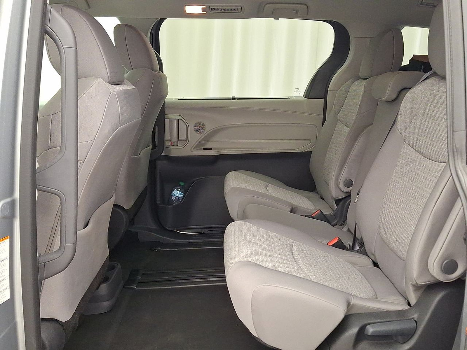Used 2024 Toyota Sienna LE FWD image 23