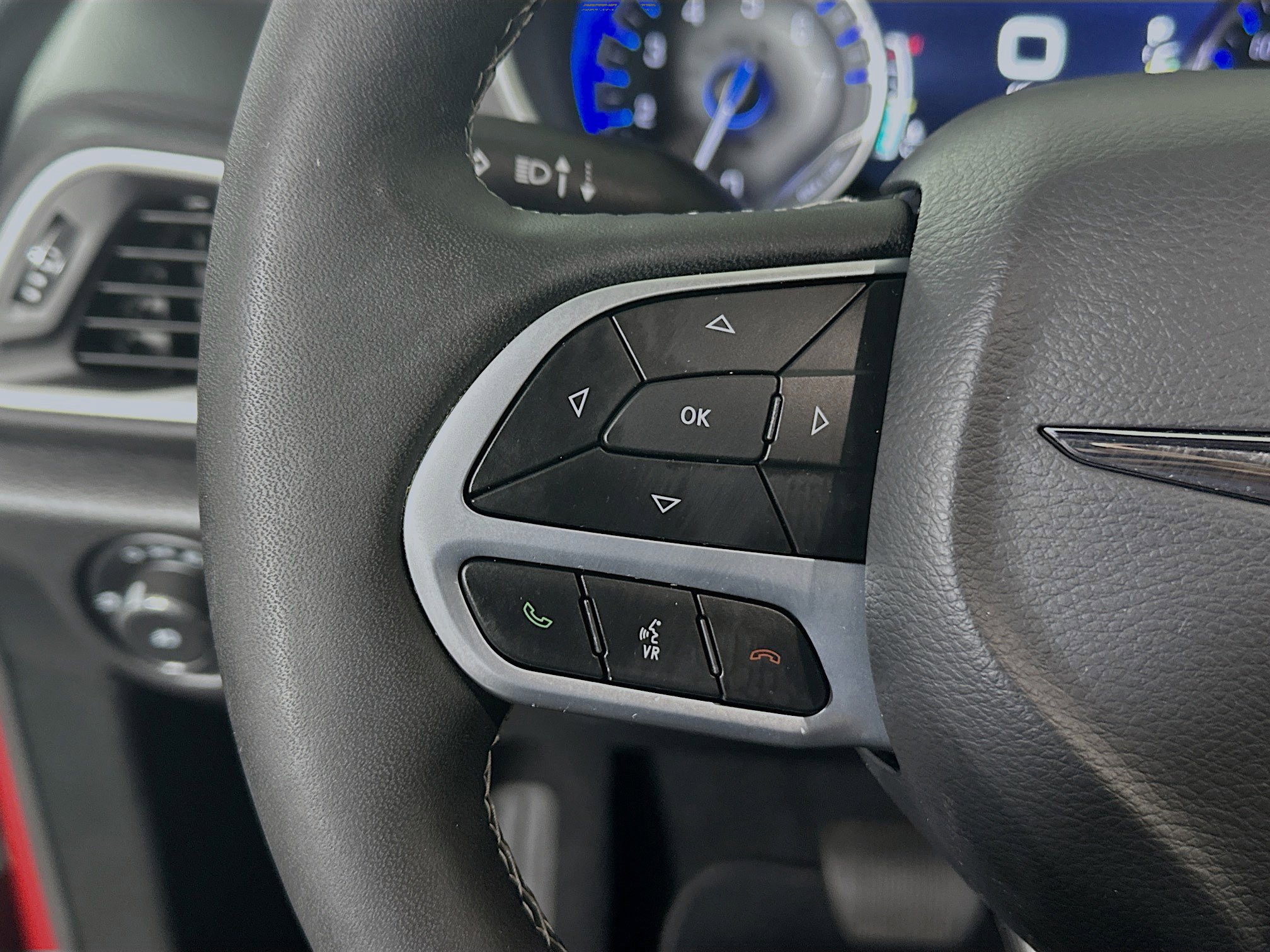 Used 2025 Chrysler Pacifica Select FWD image 16