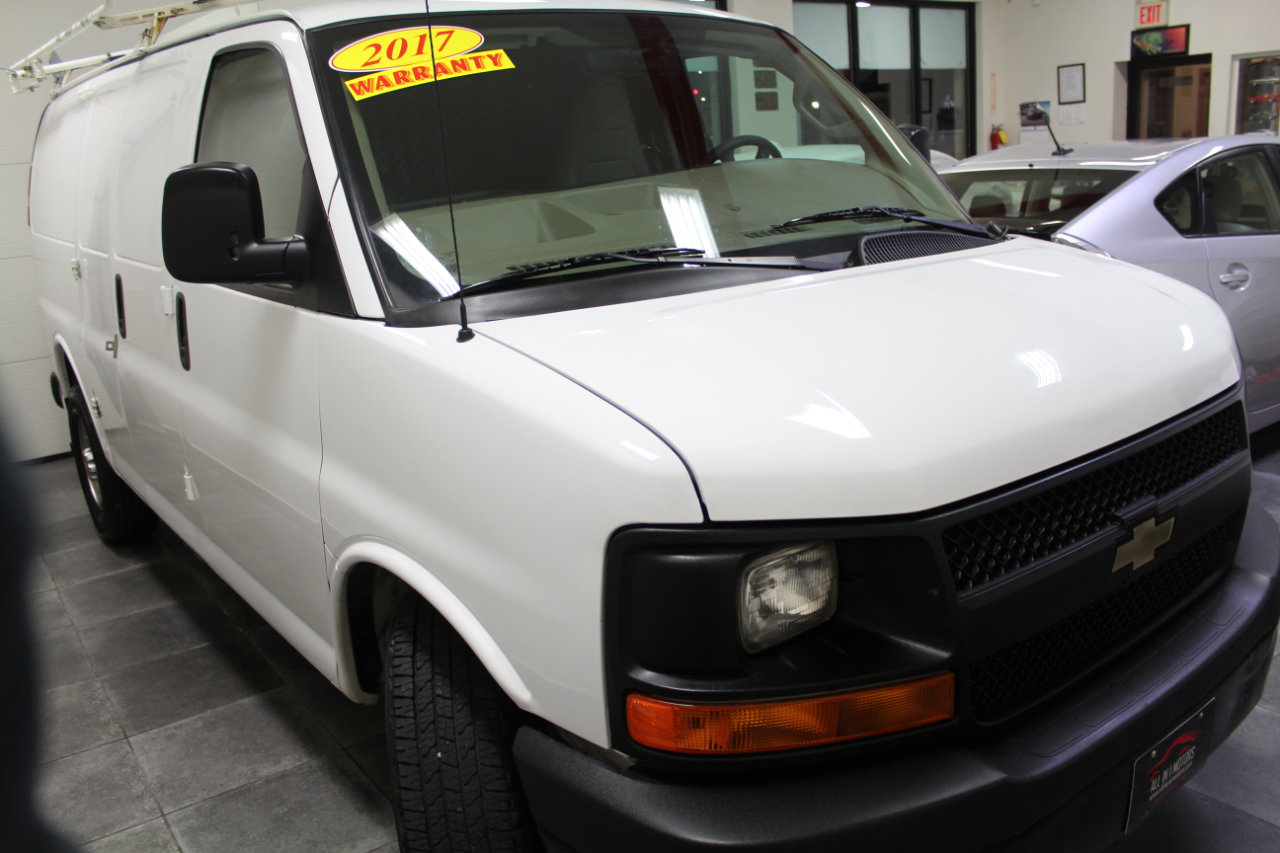Used 2017 Chevrolet Express 2500 image 3