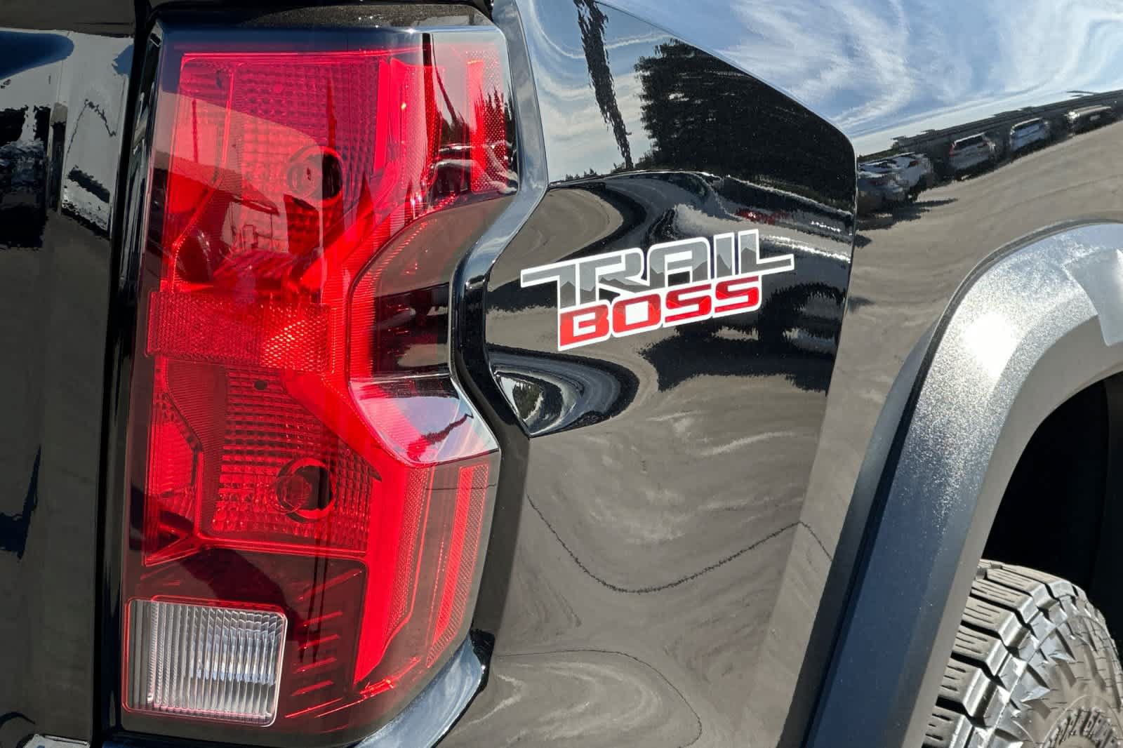 Used 2024 Chevrolet Colorado Trail Boss w/ Advanced Trailering Package AWD/4WD image 33