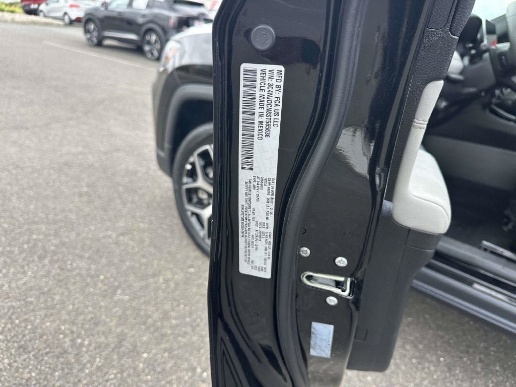 Used 2025 Jeep Compass Limited AWD/4WD image 37