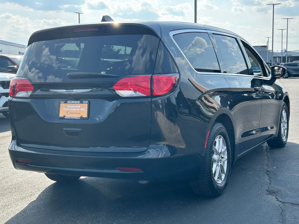 Used 2023 Chrysler Voyager LX FWD image 7