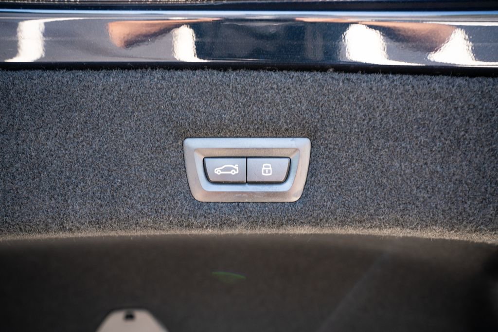 Used 2023 BMW i7 xDrive60 AWD/4WD image 51