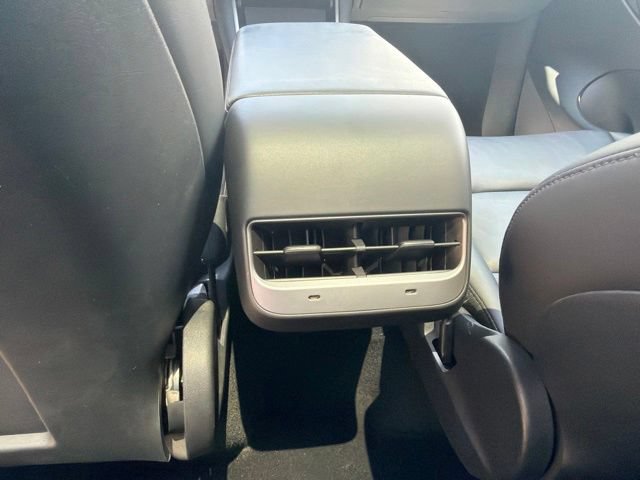 Used 2021 Tesla Model Y Long Range AWD/4WD image 27