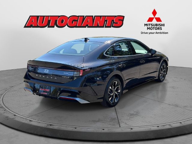 Used 2024 Hyundai Sonata SEL FWD image 2