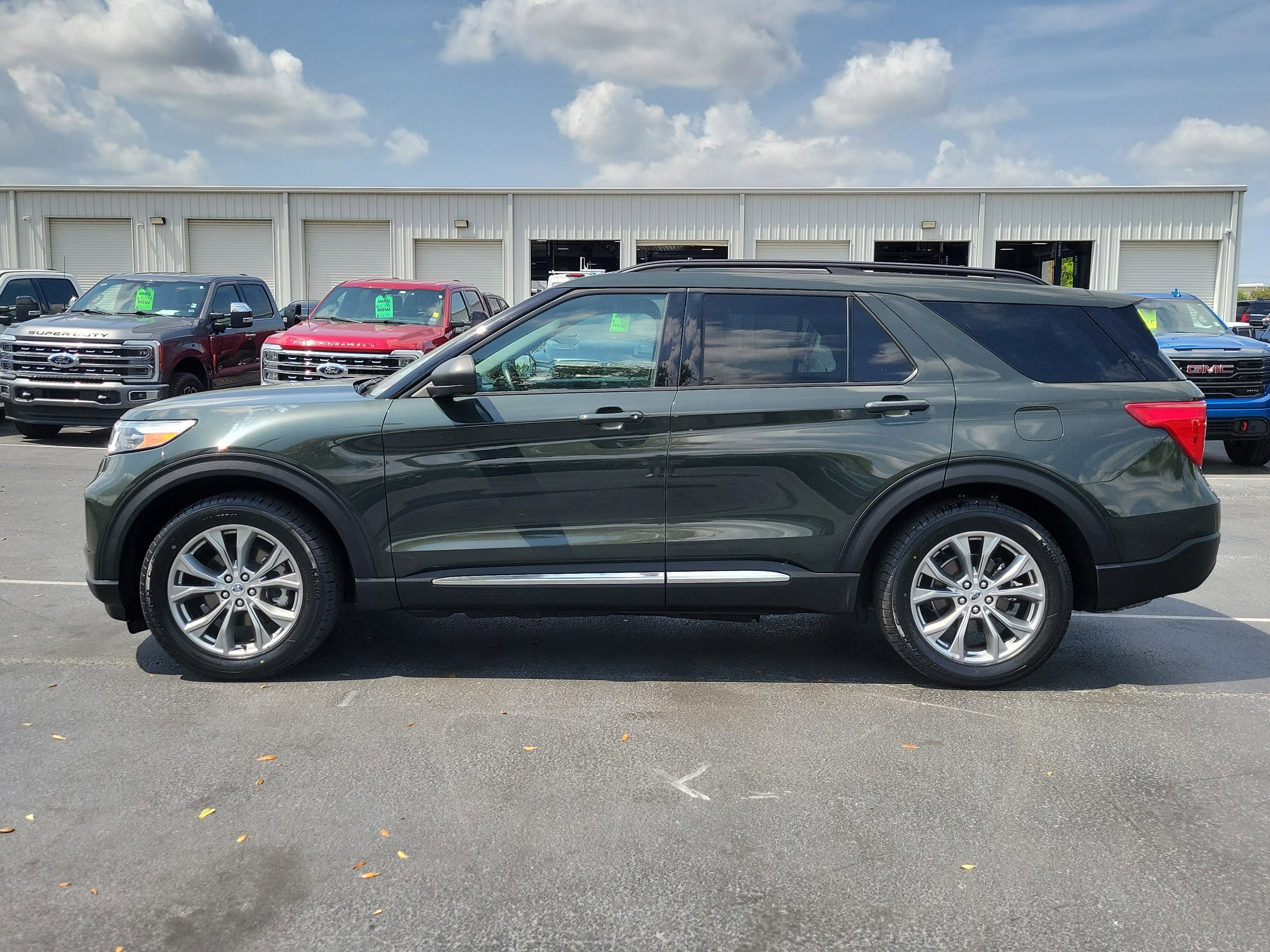 Certified 2022 Ford Explorer XLT w/ Equipment Group 202A RWD image 6