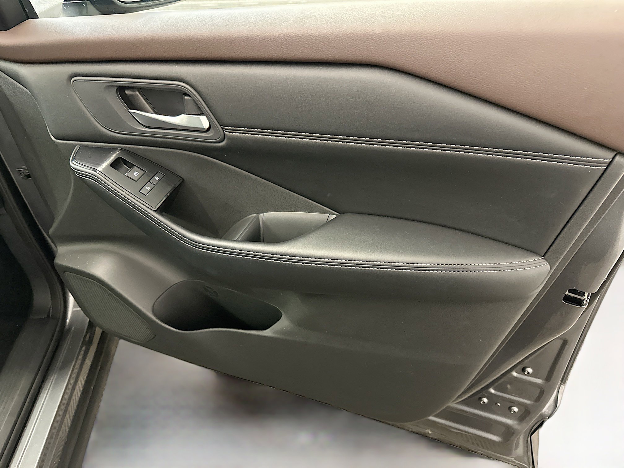 Used 2023 Nissan Rogue SV w/ SV Premium Package image 34