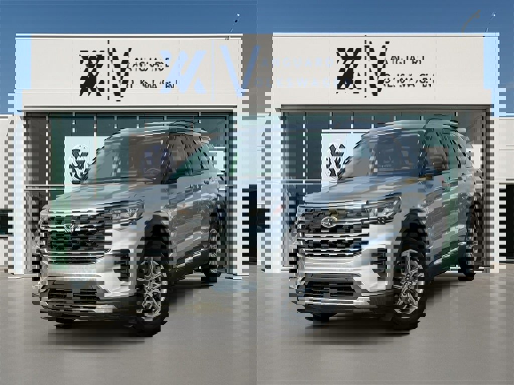 Used 2025 Ford Explorer Active image 1