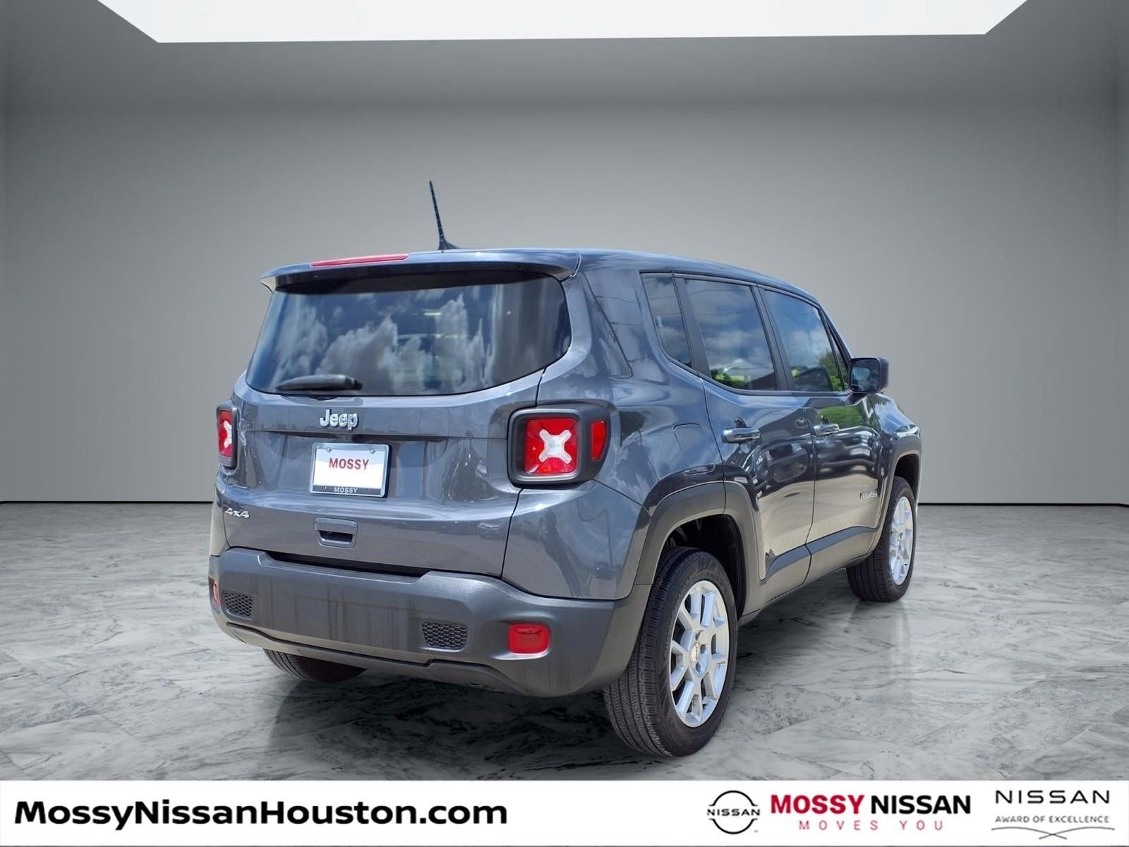 Used 2023 Jeep Renegade Latitude AWD/4WD image 7