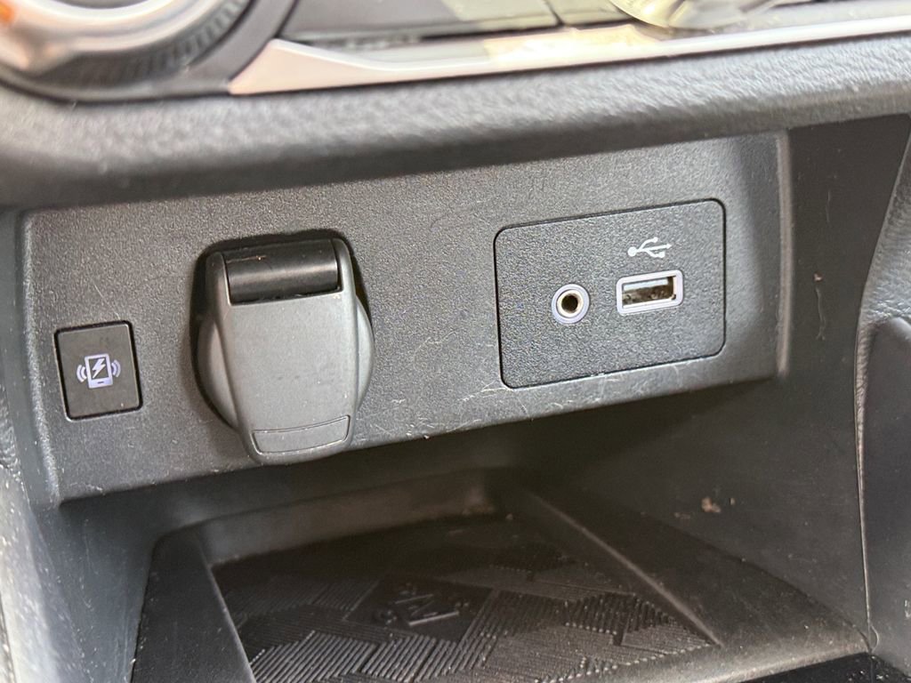 Used 2023 Nissan Versa SV image 30