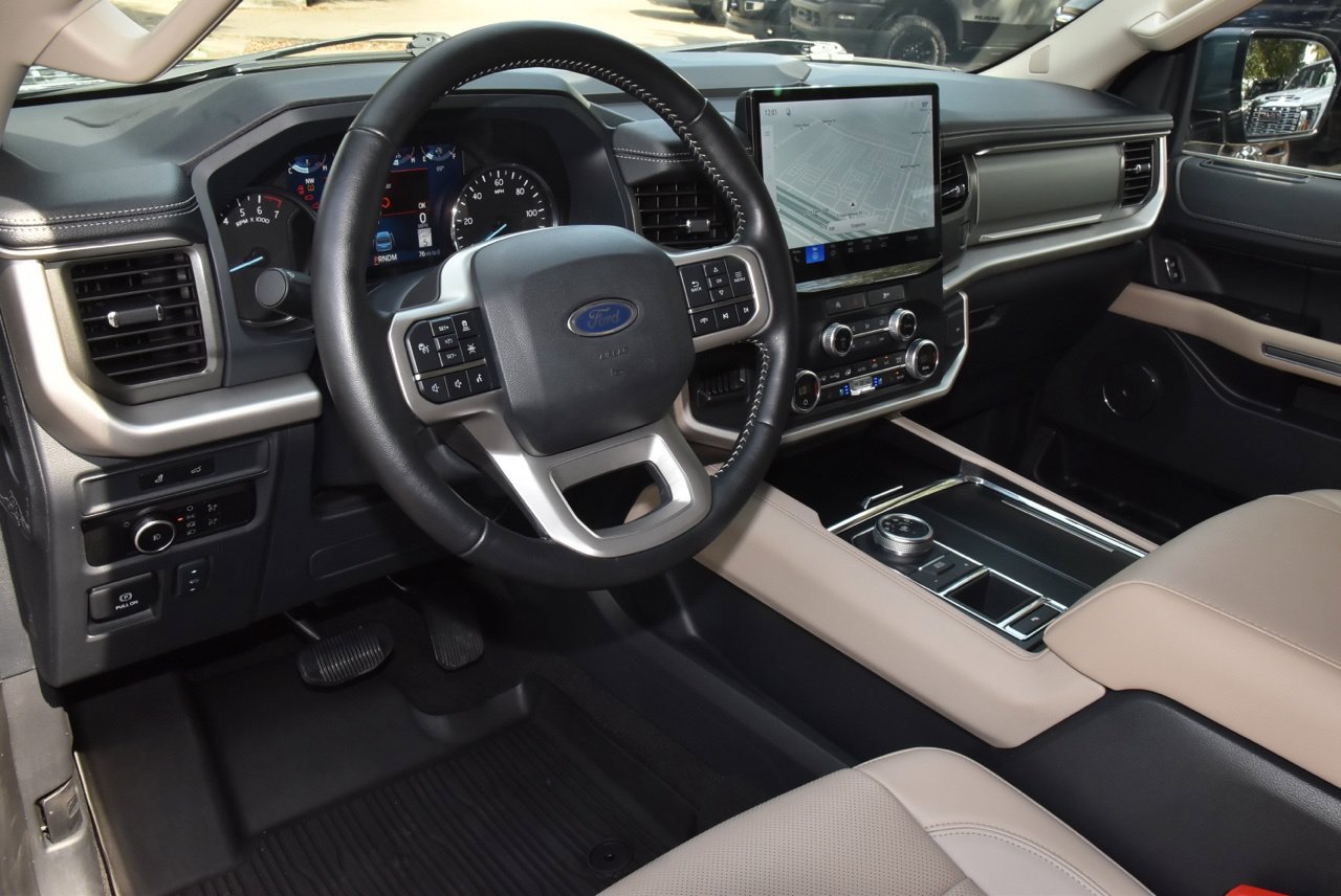 Used 2024 Ford Expedition XLT RWD image 34
