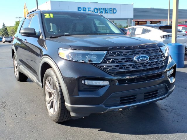 Certified 2021 Ford Explorer XLT w/ Equipment Group 202A AWD/4WD image 3