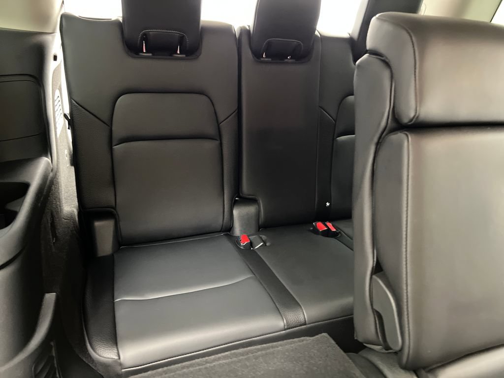 Used 2025 Nissan Pathfinder SL AWD/4WD image 34