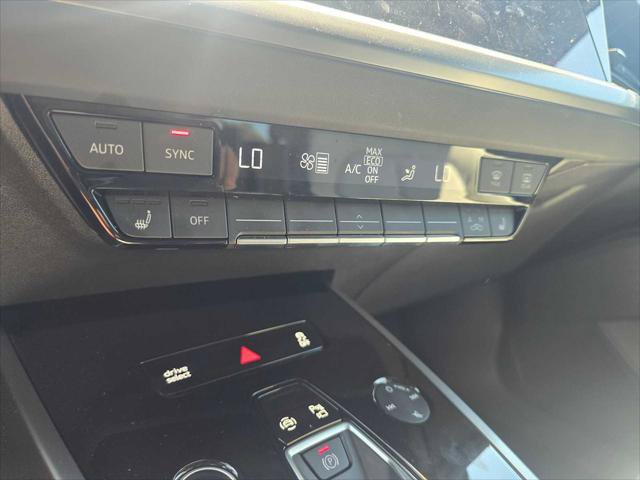 Used 2023 Audi Q4 e-tron Premium Plus w/ Premium Plus AWD/4WD image 32