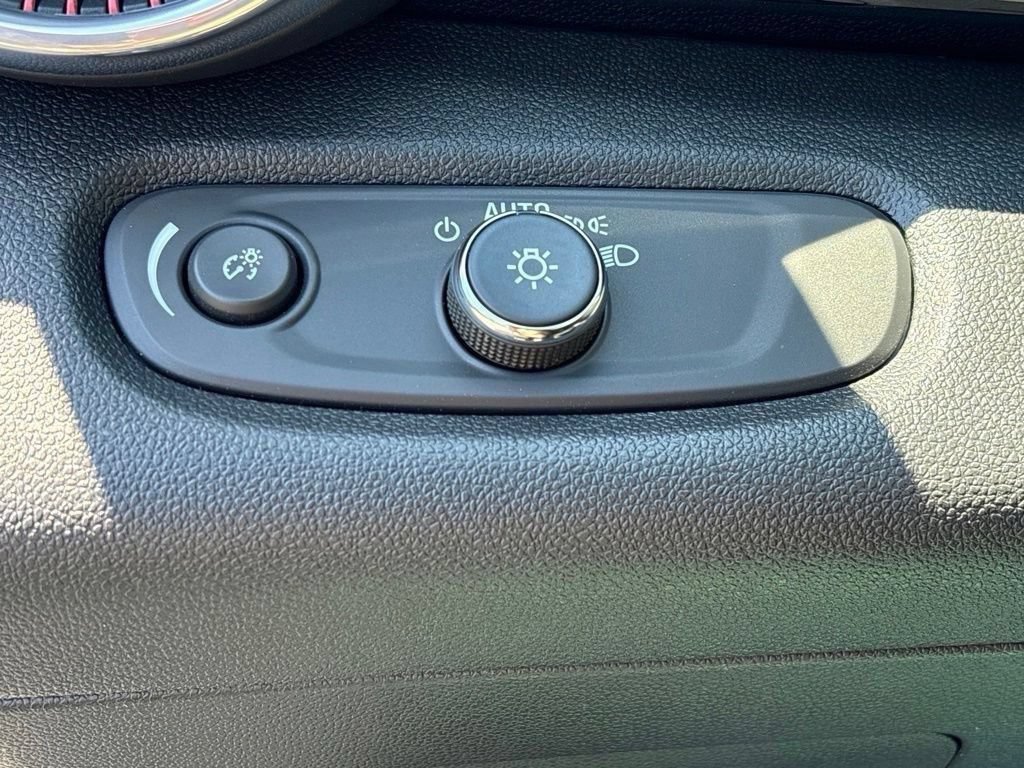 New 2026 Chevrolet Trax RS w/ Sunroof Package FWD image 20