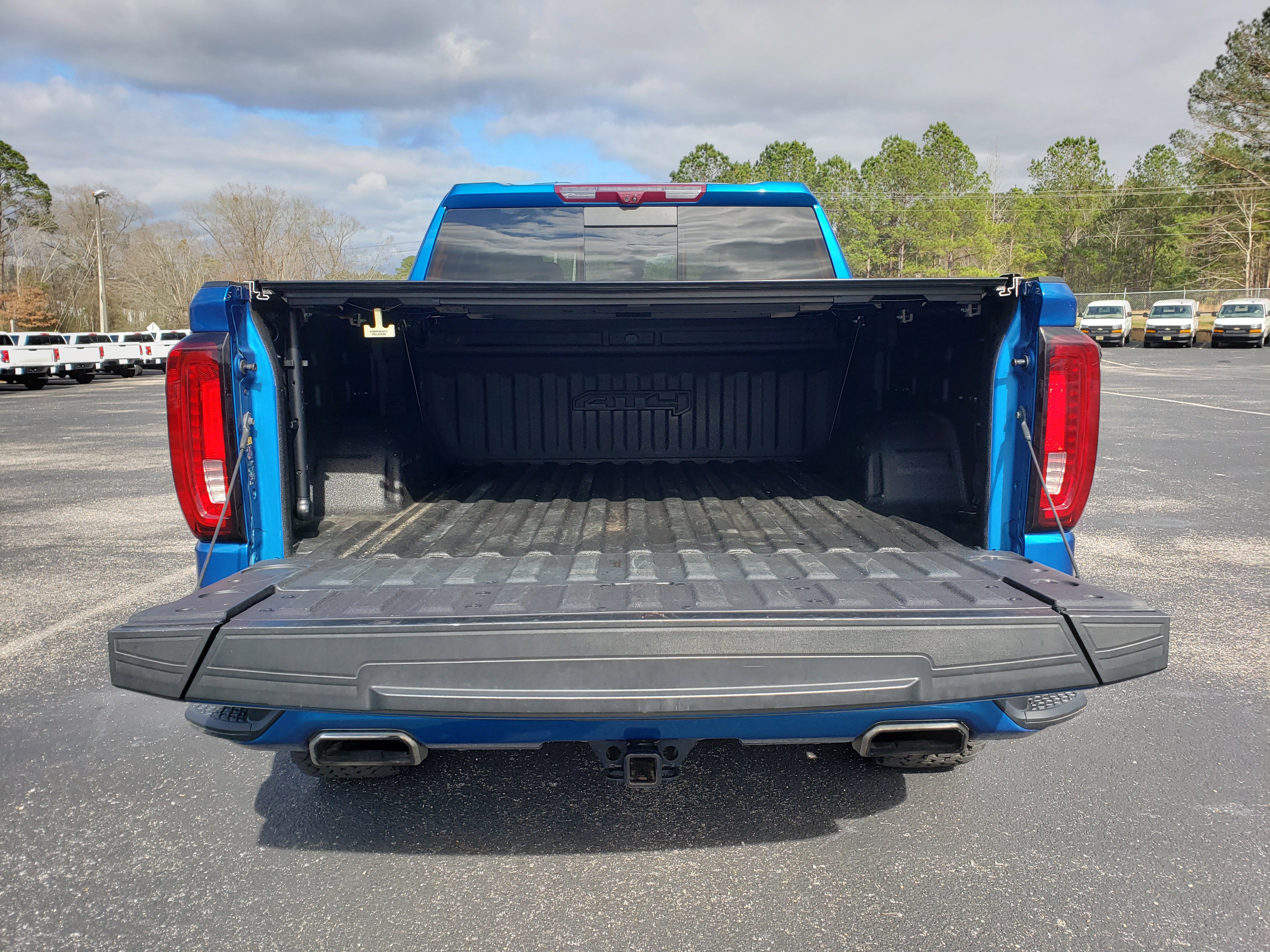 Used 2022 GMC Sierra 1500 AT4 w/ AT4 Premium Package image 10