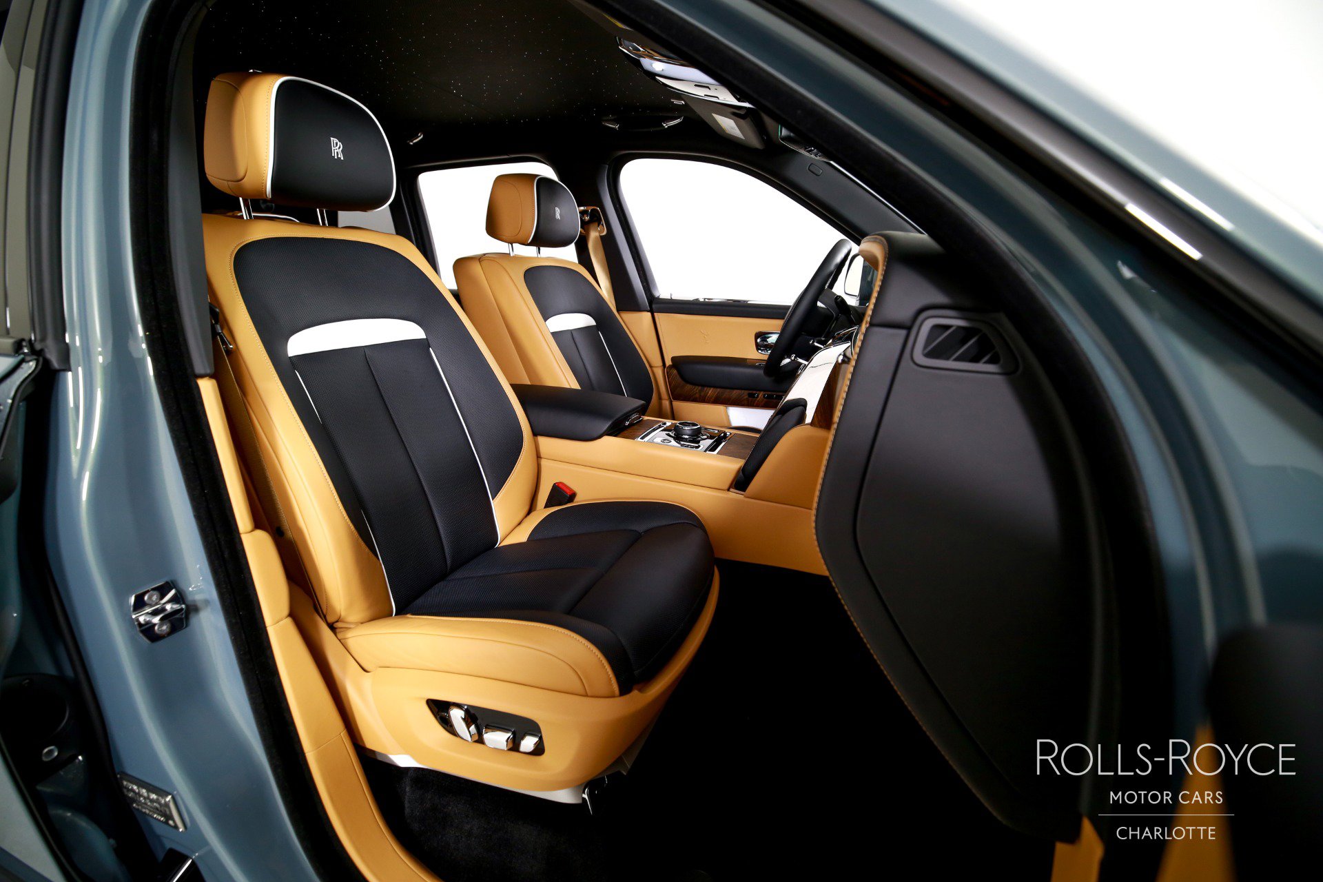 Used 2025 Rolls-Royce Cullinan image 36