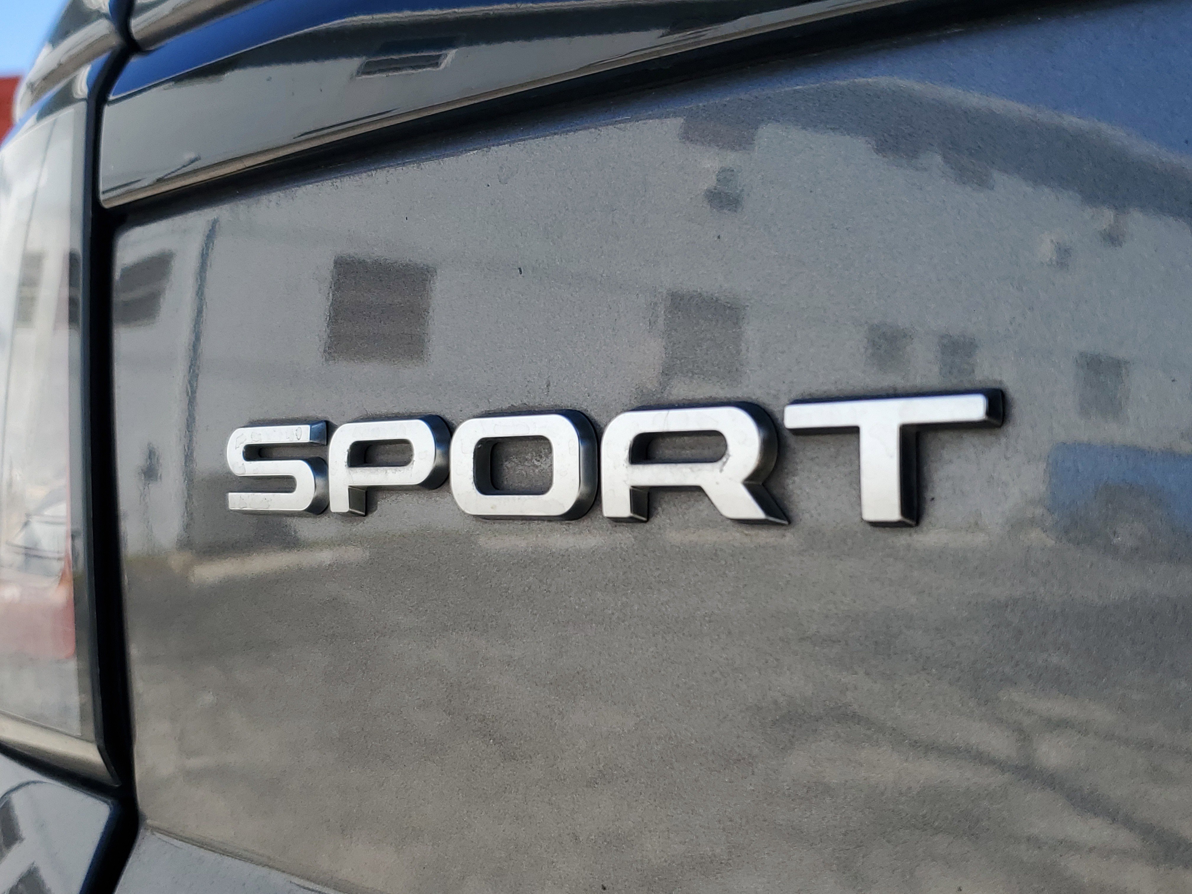 Used 2018 Land Rover Range Rover Sport SE image 12