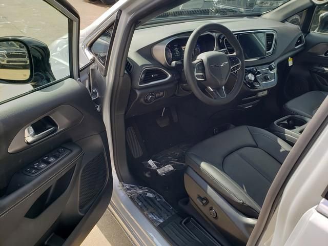 New 2026 Chrysler Voyager LX FWD image 6