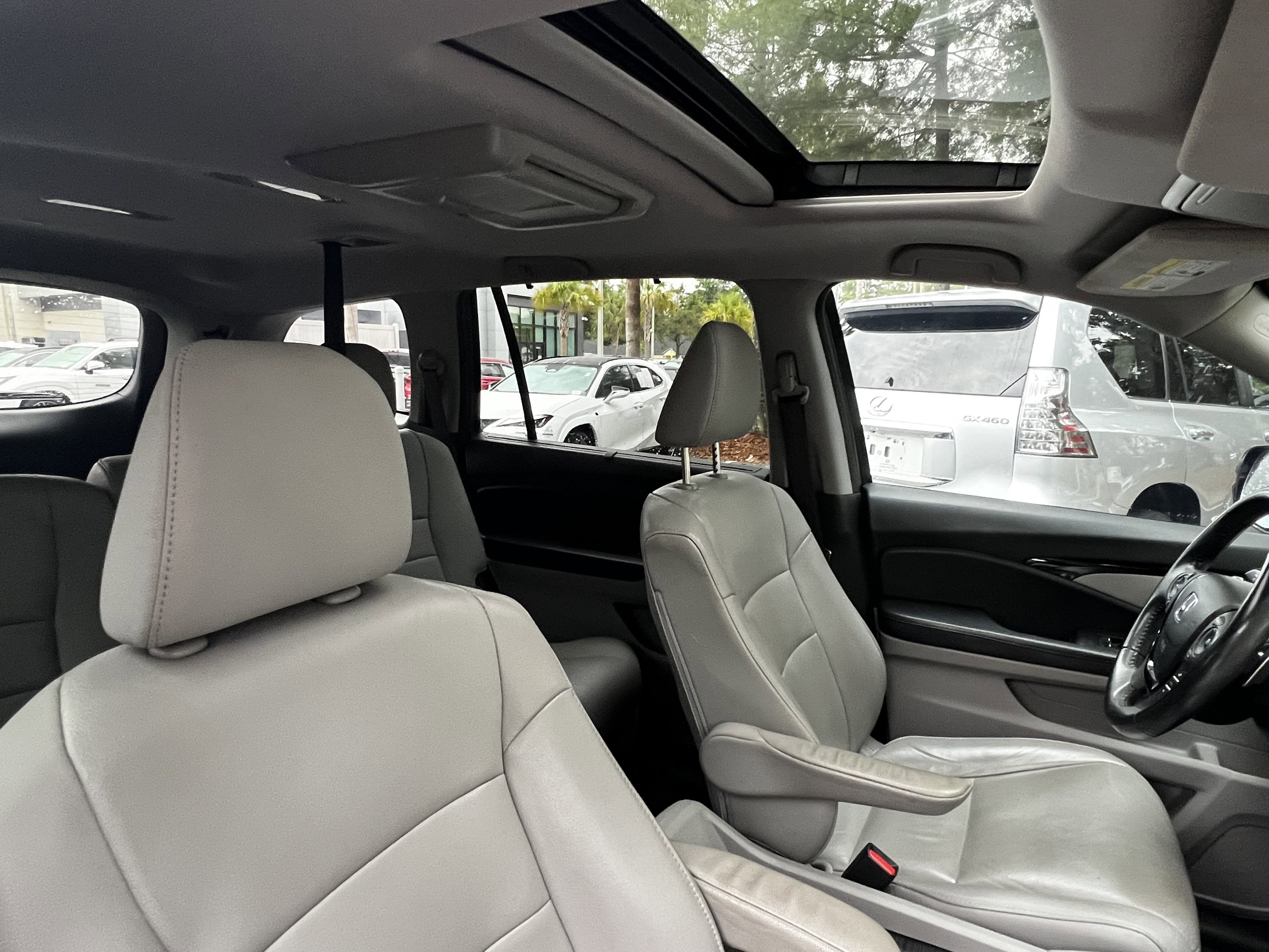 Used 2017 Honda Pilot Touring image 47