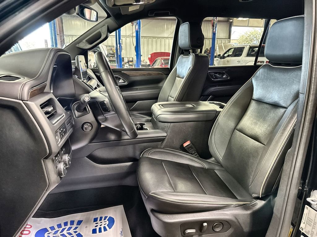 Used 2024 Chevrolet Suburban Premier image 12