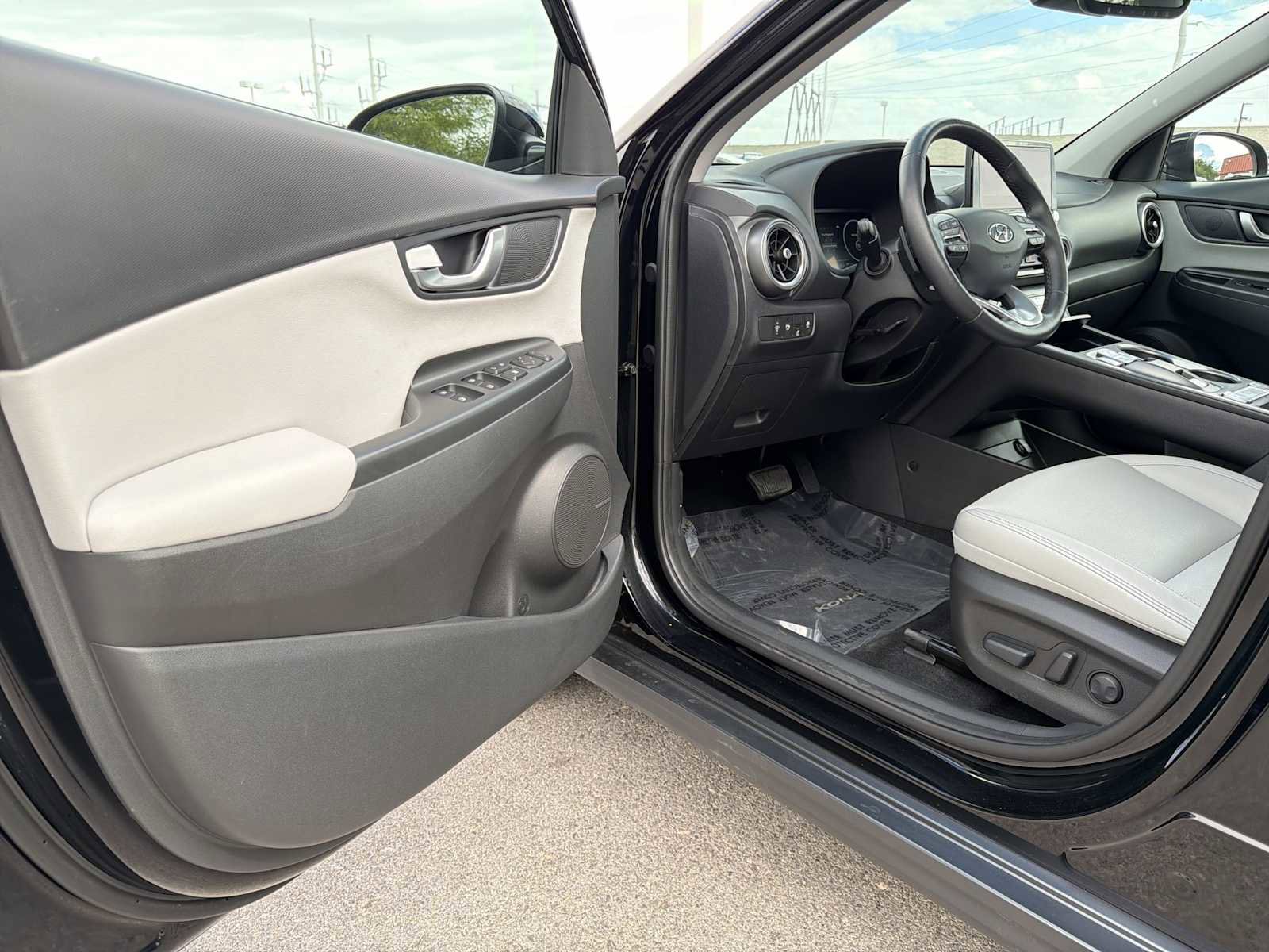 Certified 2023 Hyundai Kona Limited image 18