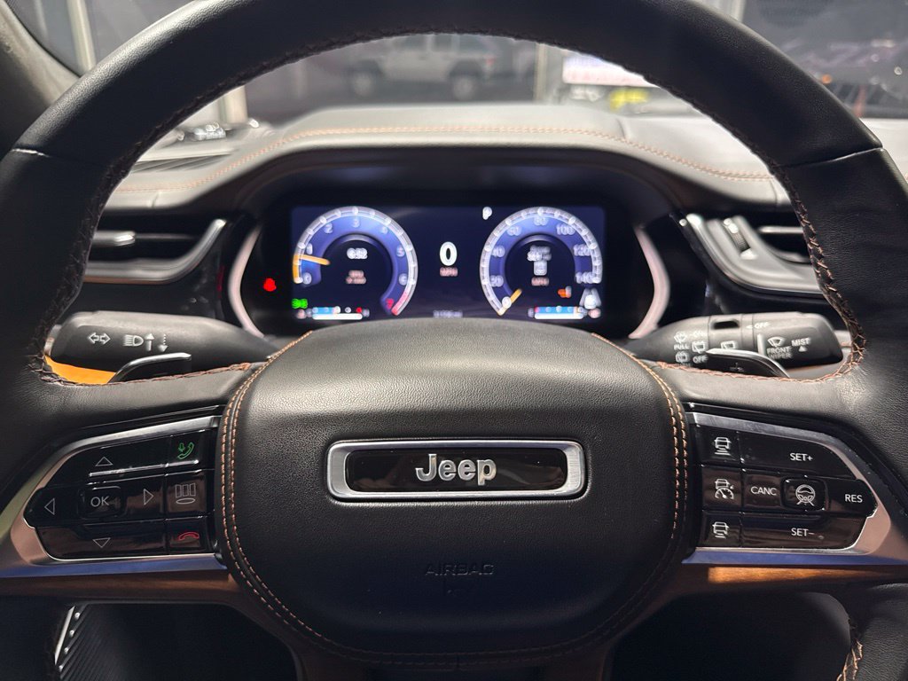 Used 2023 Jeep Grand Cherokee Summit AWD/4WD image 34