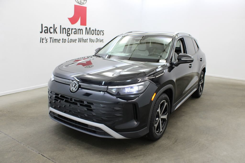 New 2026 Volkswagen Tiguan SE FWD image 2