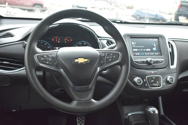 Certified 2017 Chevrolet Malibu LT w/ LPO, Convenience Package 2 image 18