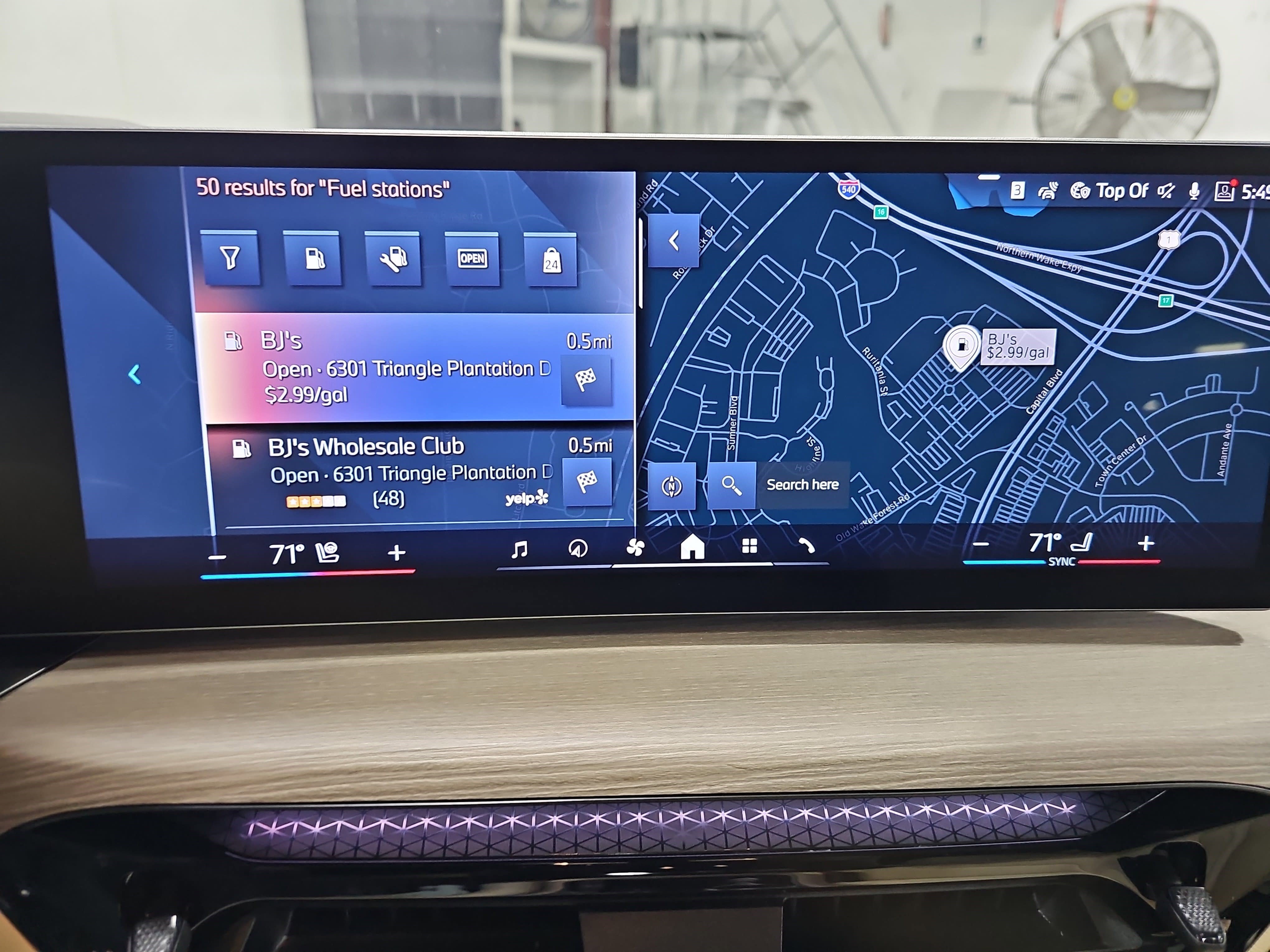 Certified 2025 BMW 330i Sedan w/ Premium Package image 24