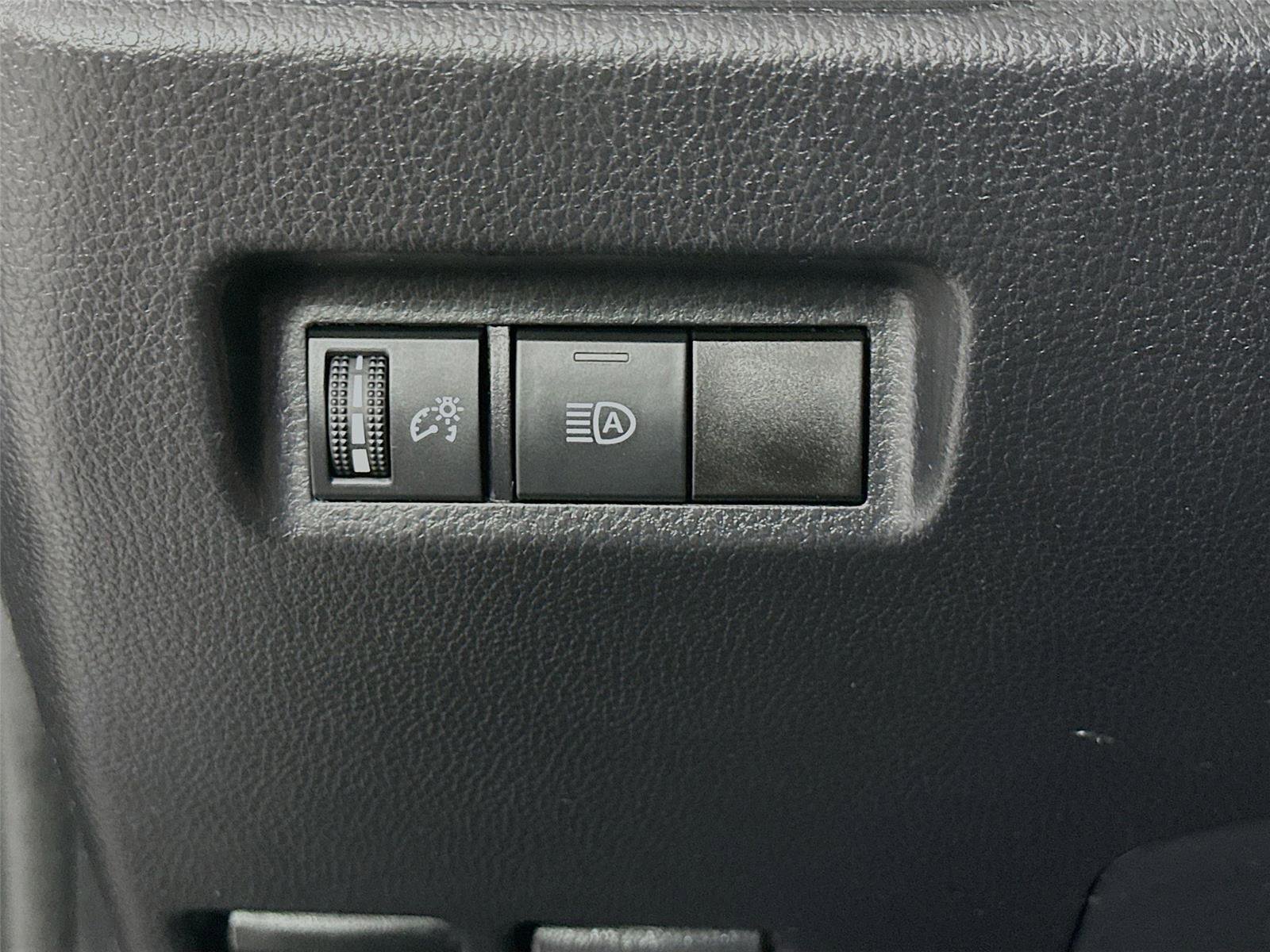 Used 2021 Toyota RAV4 XLE AWD/4WD image 14