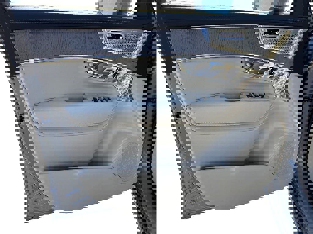 New 2025 Volvo XC90 B6 Ultra w/ Protection Package Premier image 10