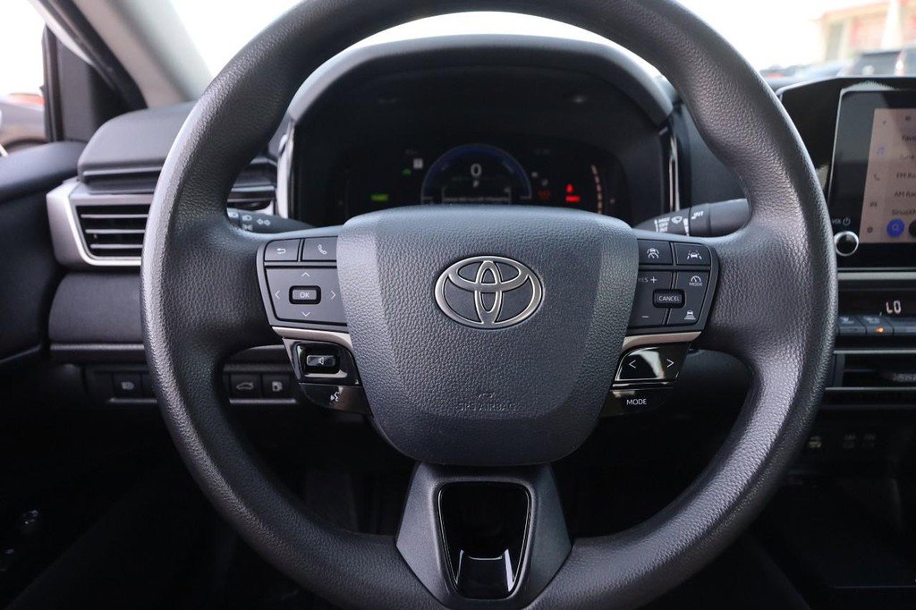 Used 2025 Toyota Camry LE image 10