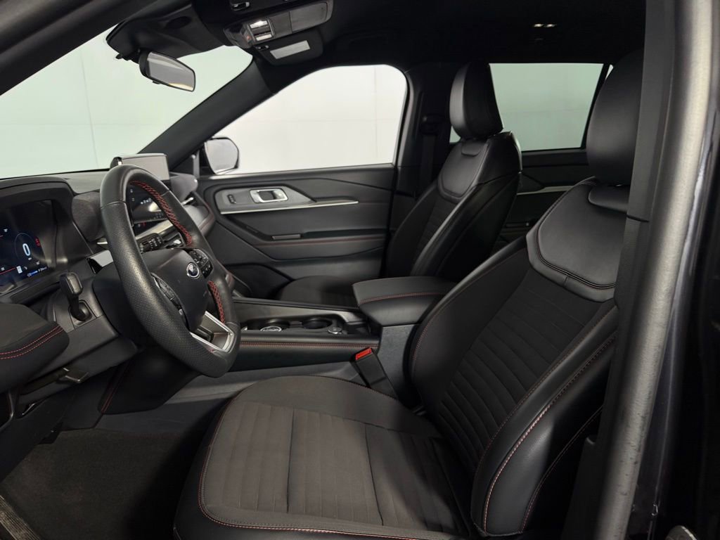 Used 2025 Ford Explorer ST-Line w/ ST-Line Street Pack image 21