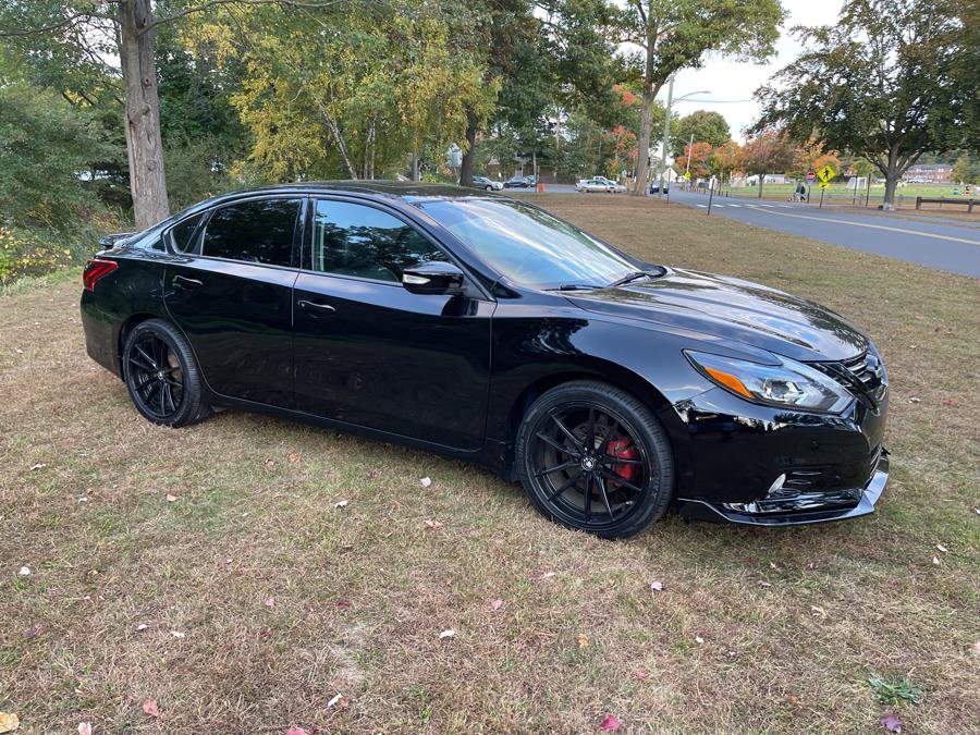 Used 2016 Nissan Altima 3.5 SL w/ 3.5 Technology Package FWD image 2