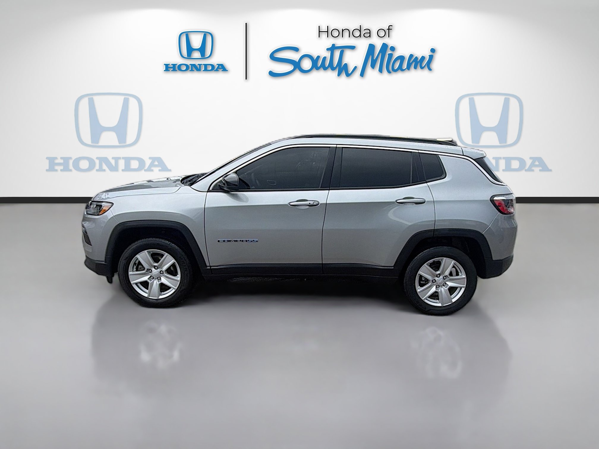 Used 2022 Jeep Compass Latitude w/ Convenience Group AWD/4WD image 4