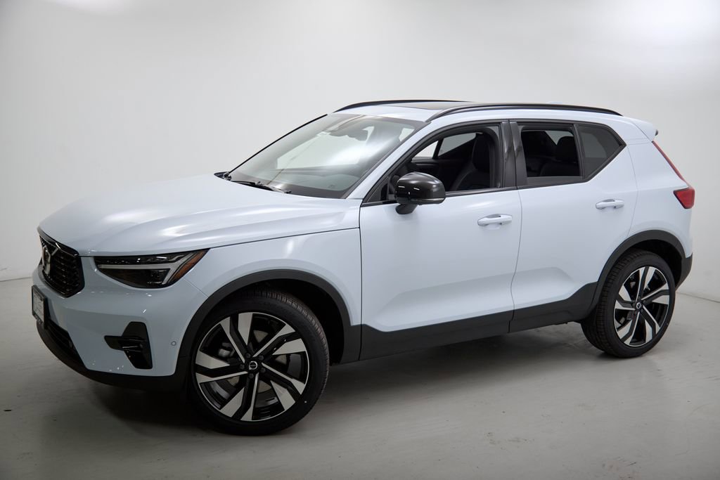 New 2026 Volvo XC40 B5 Ultra w/ Climate Package image 3