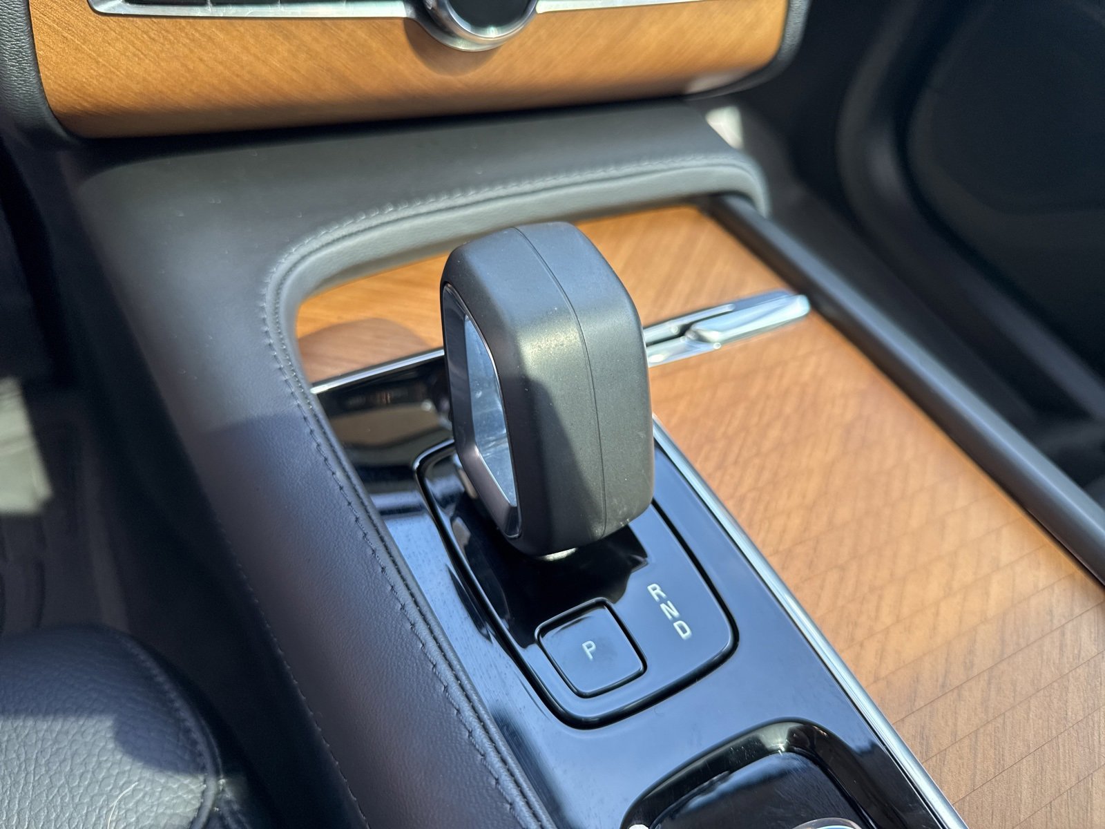 Used 2025 Volvo XC90 T8 Plus w/ Protection Package Premier image 27