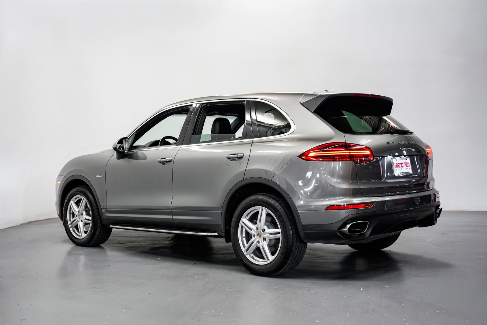 Used 2015 Porsche Cayenne Diesel AWD/4WD image 8
