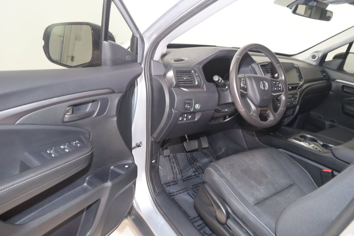 Used 2025 Honda Ridgeline Sport image 36